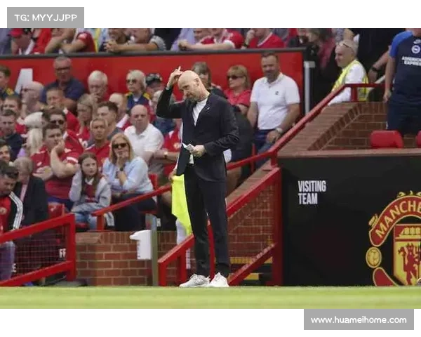 滕哈格闪电下课引发热议 C罗昔日痛批言论被翻出直言对其零尊重